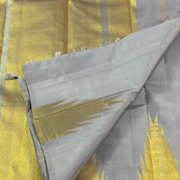 Pure Kajiveram silk saree with temple border - Picture 4 of 4